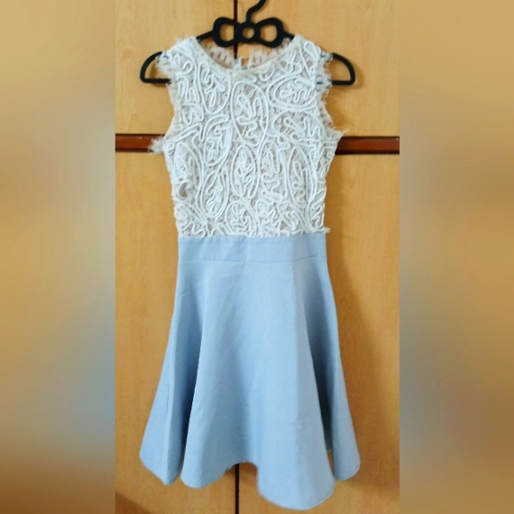 Beautiful dress - Picture 2 of 5